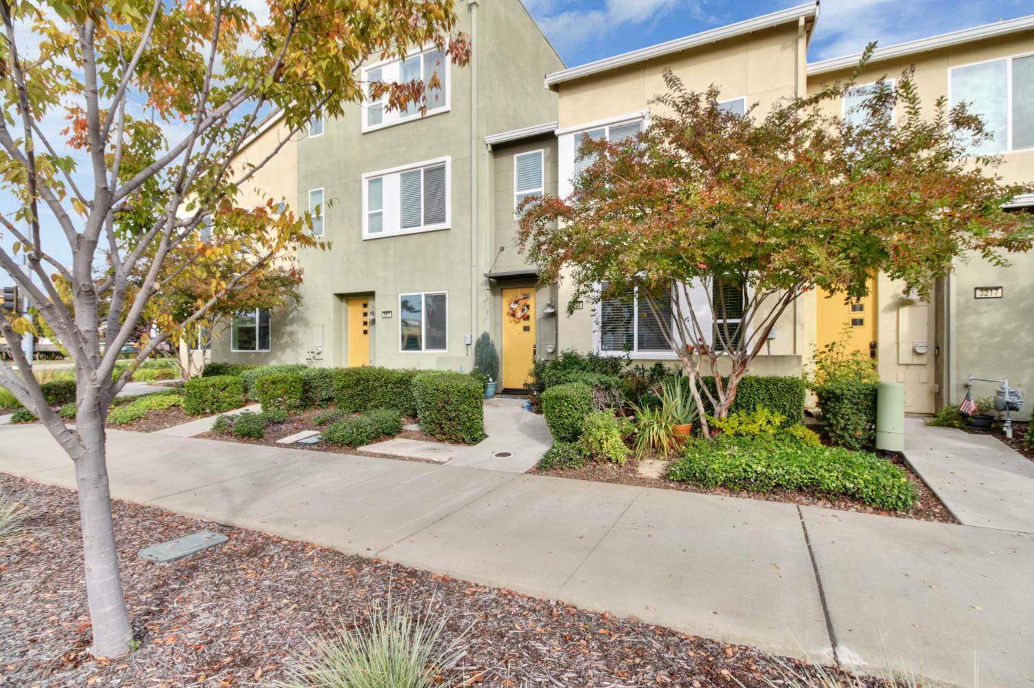 3215 Bridgeway Drive Rancho Cordova, CA 95670 - Photo 1 of 32 a front view of a house with garden