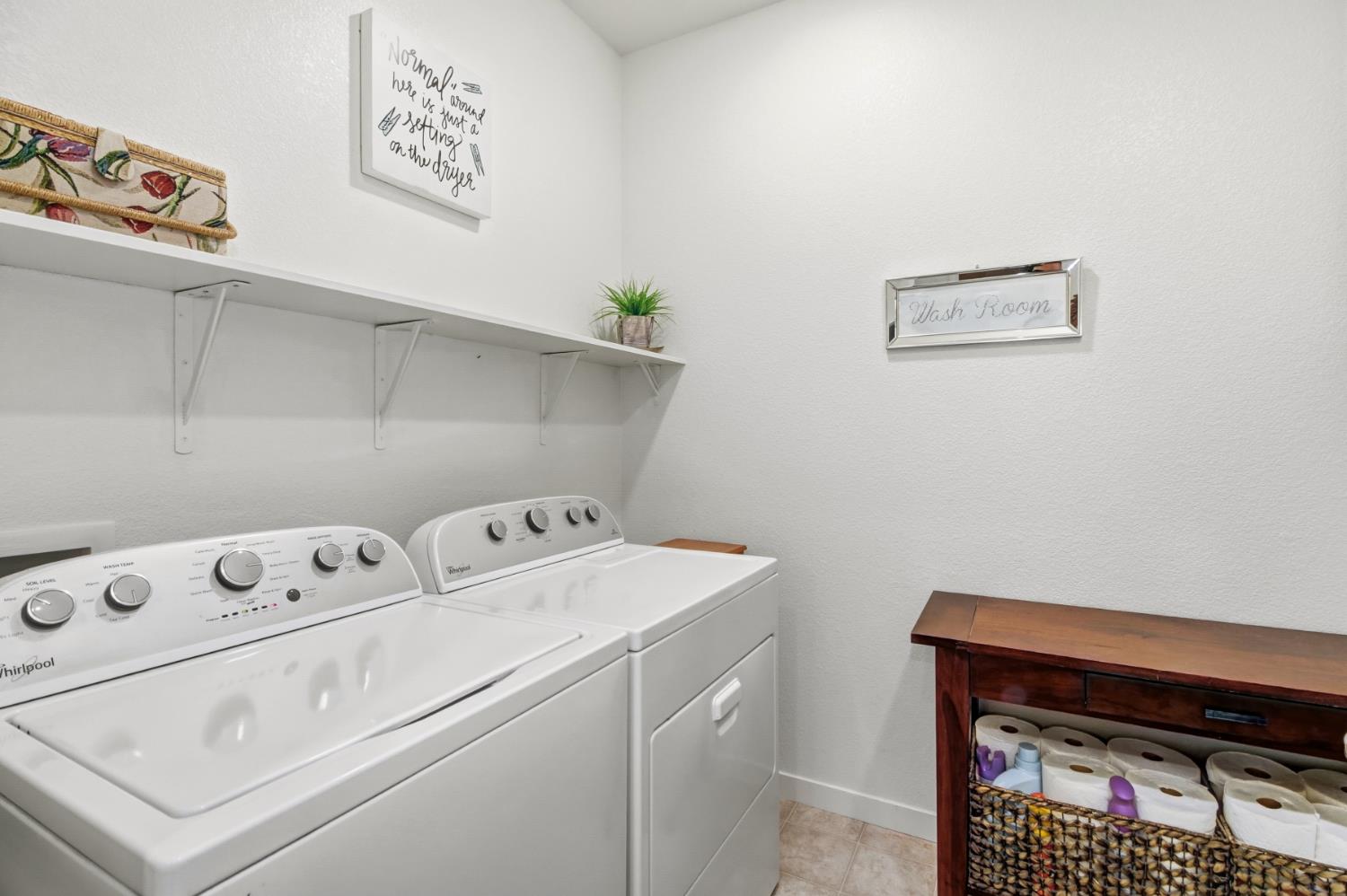 3215 Bridgeway Drive Rancho Cordova, CA 95670 - Photo 28 of 32 a utility room with dryer and washer
