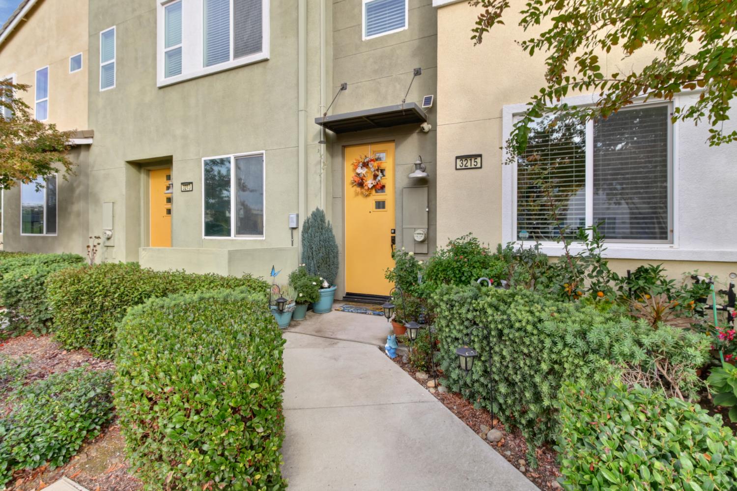 3215 Bridgeway Drive Rancho Cordova, CA 95670 - Photo 30 of 32 a front view of a house with garden