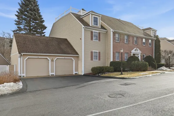 $475,000 | 11 Weatherly Drive, Unit 11, Salem, MA 01970