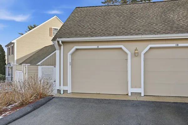 $475,000 | 11 Weatherly Drive, Unit 11, Salem, MA 01970