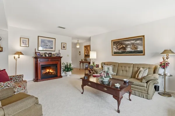 $475,000 | 11 Weatherly Drive, Unit 11, Salem, MA 01970