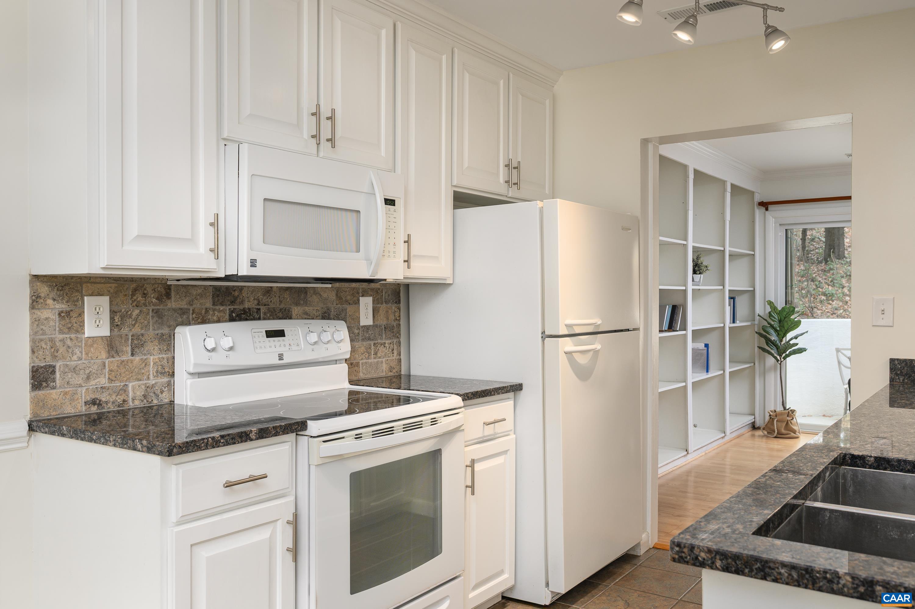 1207 Chatham Ridge Charlottesville, VA 22901 - Photo 6 of 24 Gallery Image 6