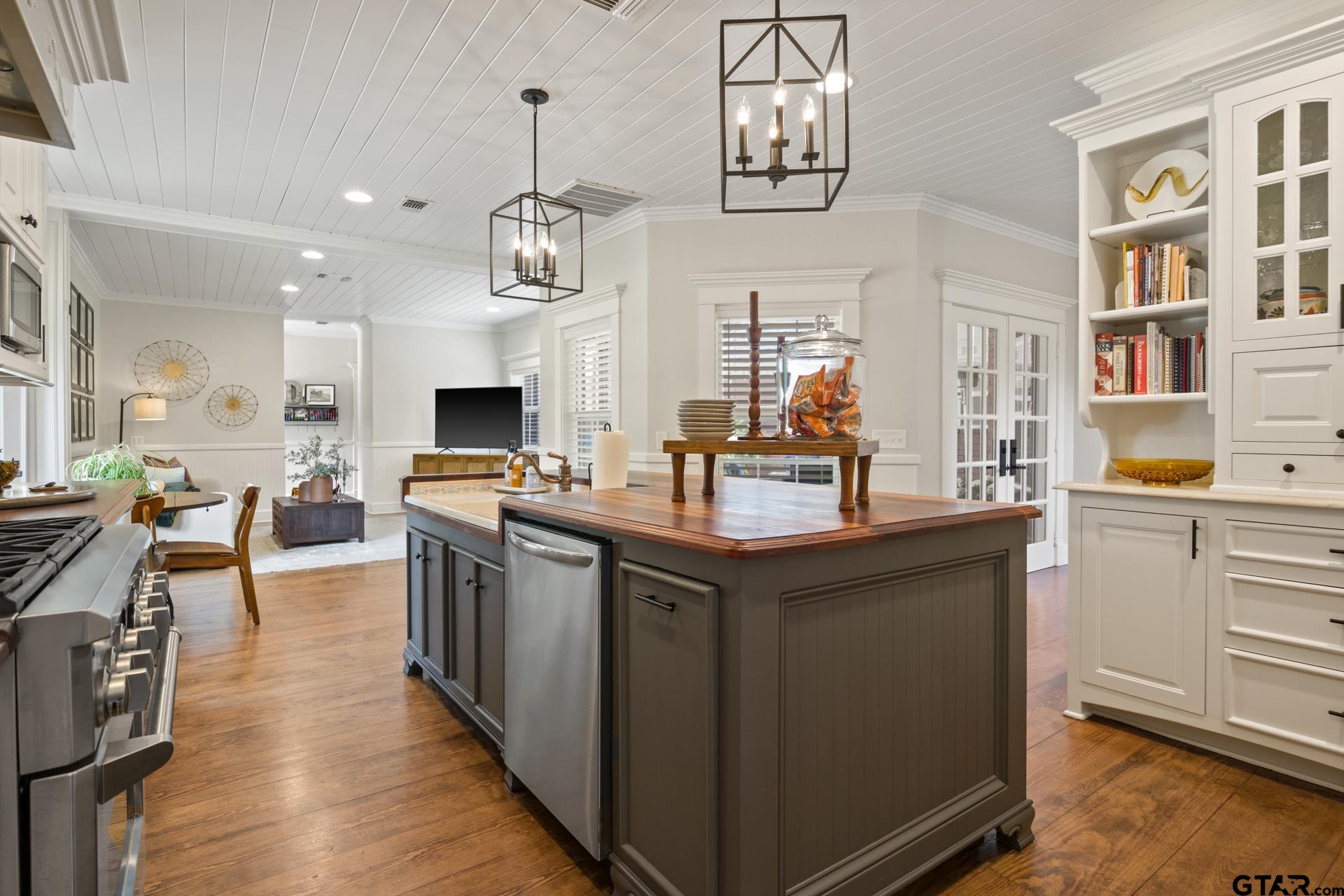 134 Private Road New Boston, TX 75570 - Photo 9 of 40 a kitchen with stainless steel appliances granite countertop a stove and cabinets
