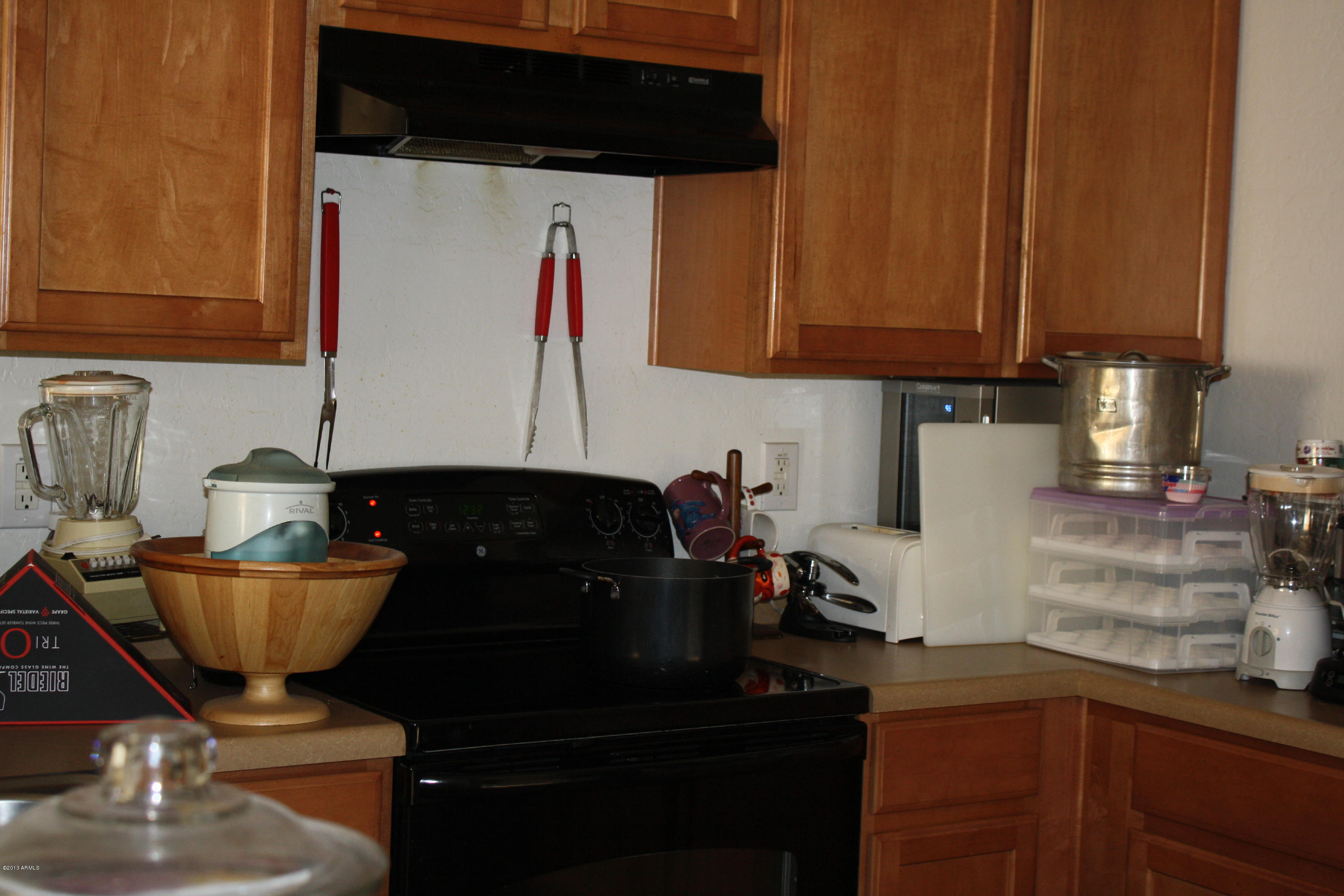 1406 West Carson Road Phoenix, AZ 85041 - Photo 3 of 12 IMG_4306
