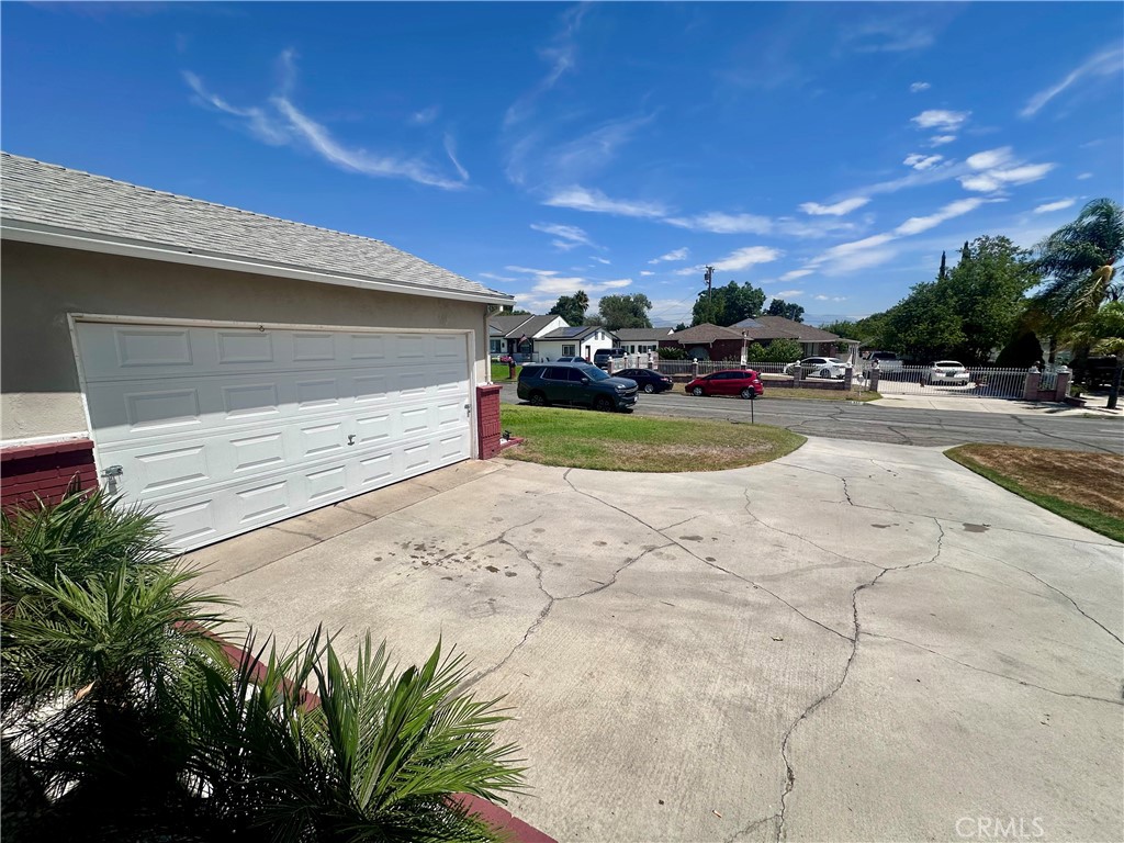 836 North Millard Avenue Rialto, CA 92376 - Photo 4 of 15