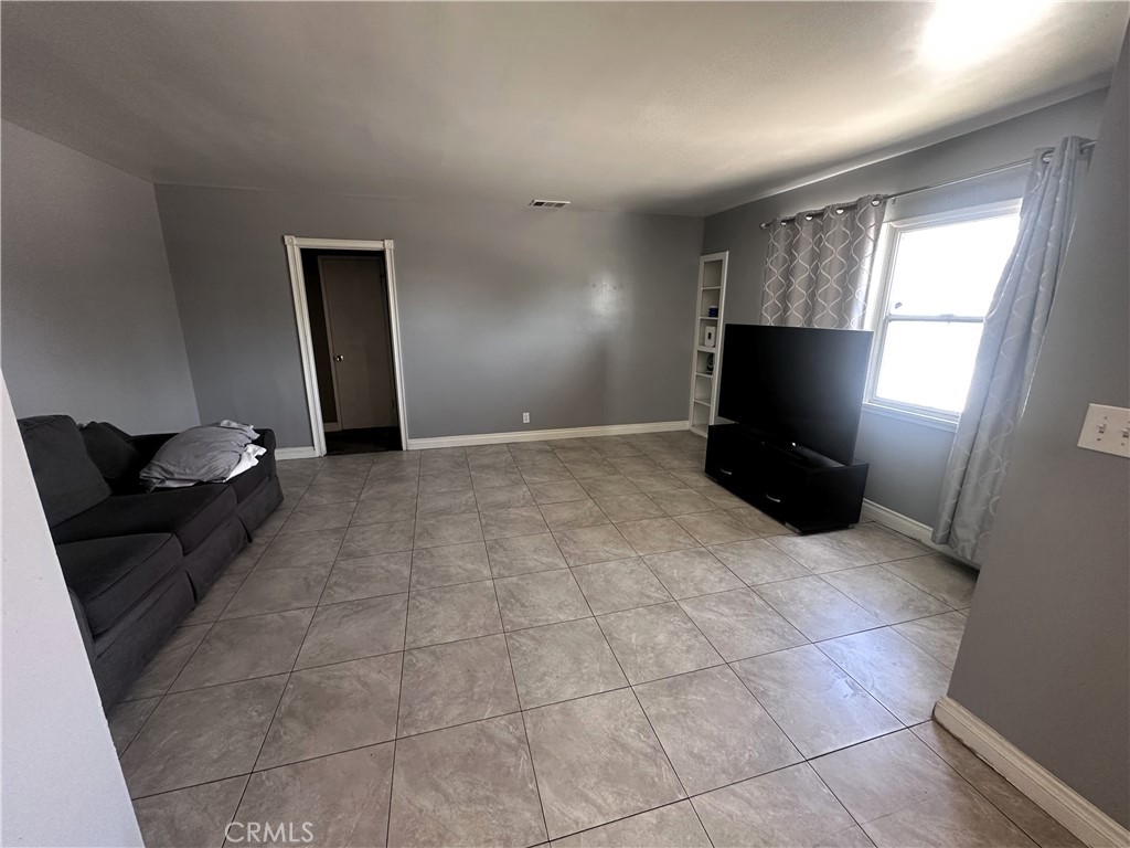 836 North Millard Avenue Rialto, CA 92376 - Photo 8 of 15