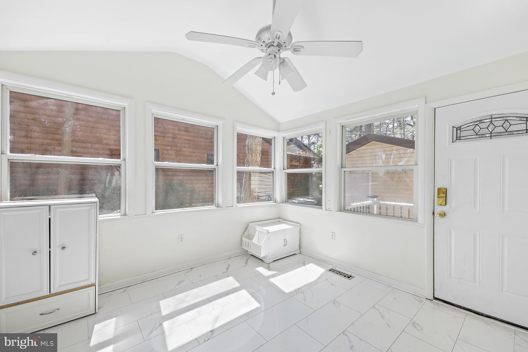 133 Windjammer Road Berlin, MD 21811 - Photo 3 of 50 Cozy Sunroom
