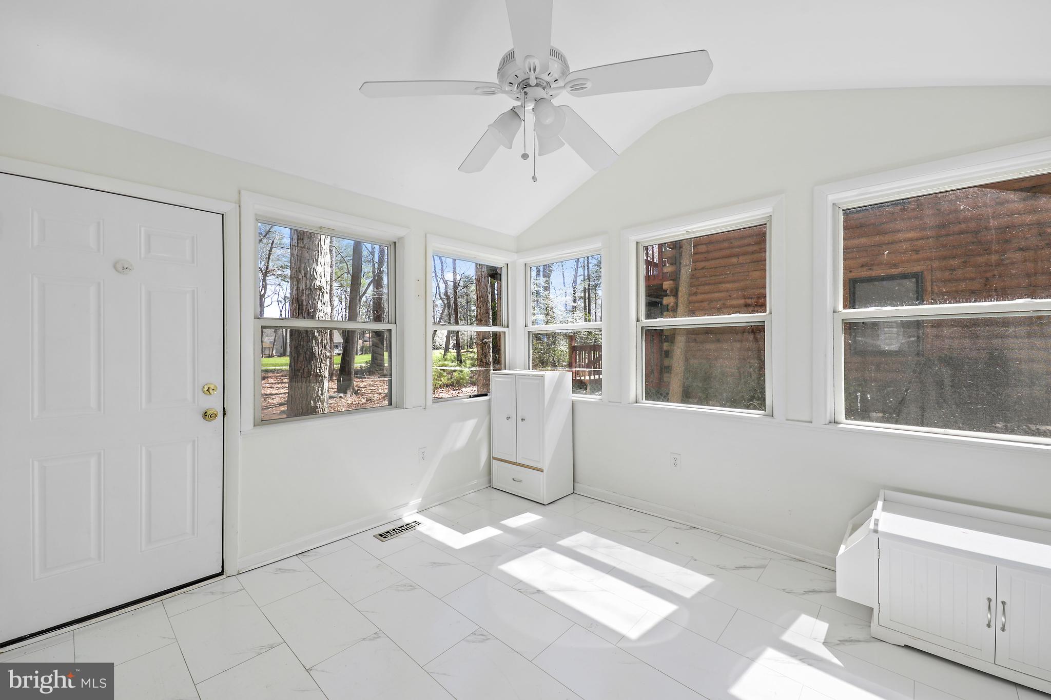 133 Windjammer Road Berlin, MD 21811 - Photo 4 of 50 Cozy Sunroom