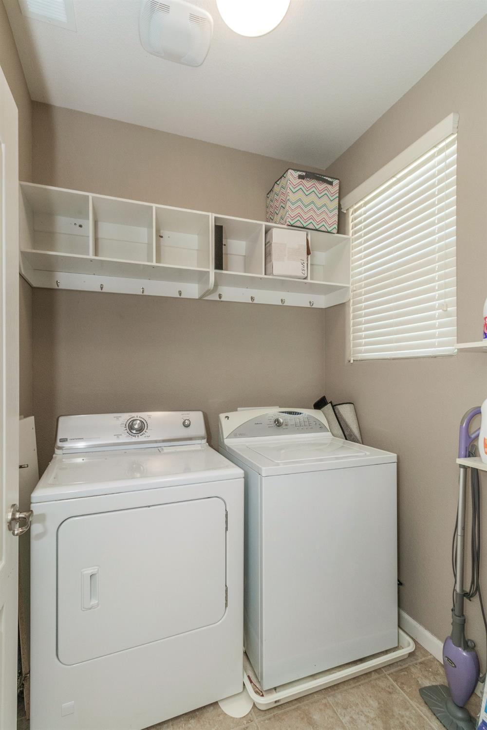 3263 Monviso Lane Clovis, CA 93619 - Photo 20 of 30 a utility room with dryer and washer