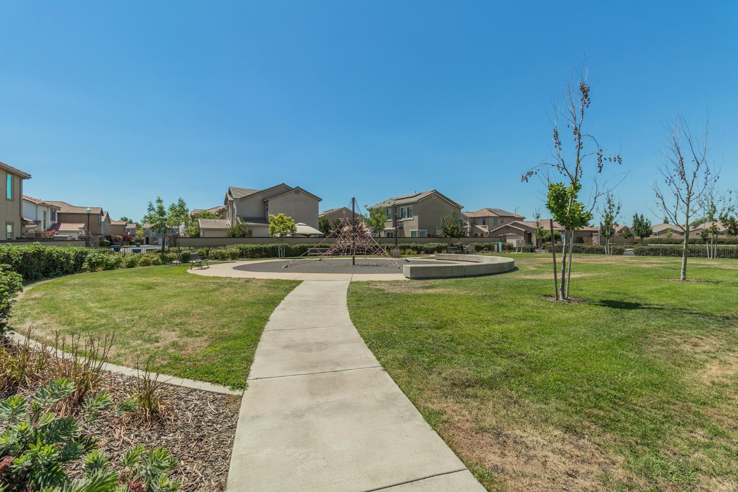 3263 Monviso Lane Clovis, CA 93619 - Photo 28 of 30 a view of a garden