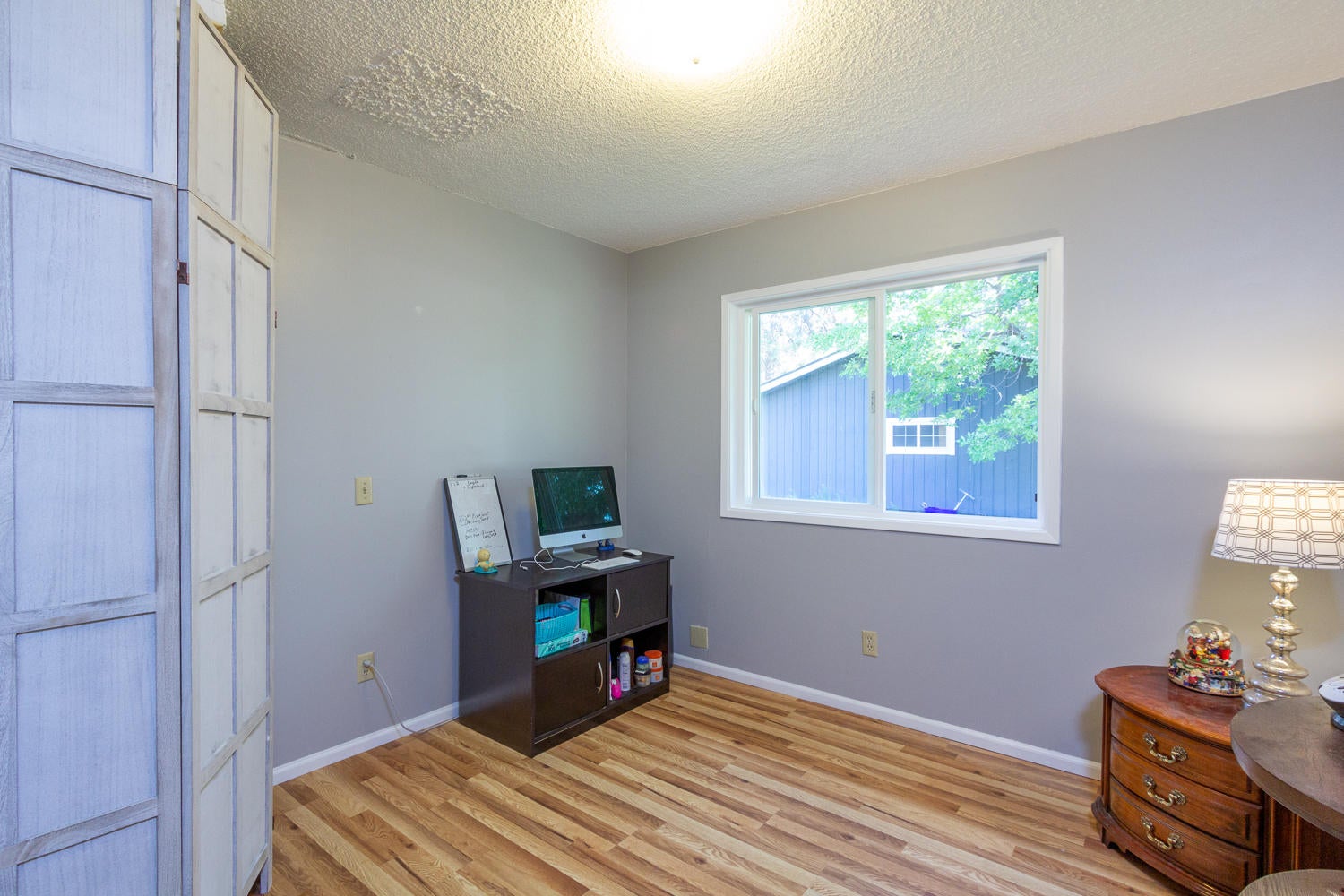 20388 Rae Road Bend, OR 97702 - Photo 23 of 30 3rd bedroom from door view
