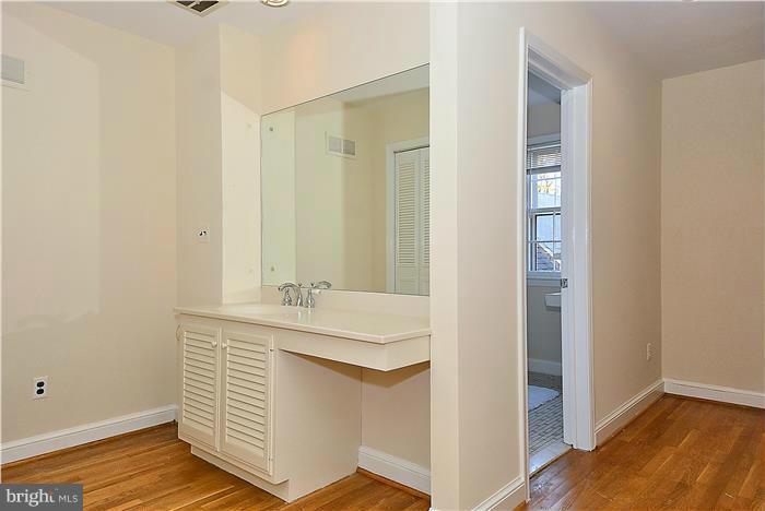 9204 Cedar Way Bethesda, MD 20814 - Photo 12 of 15 Interior (General)