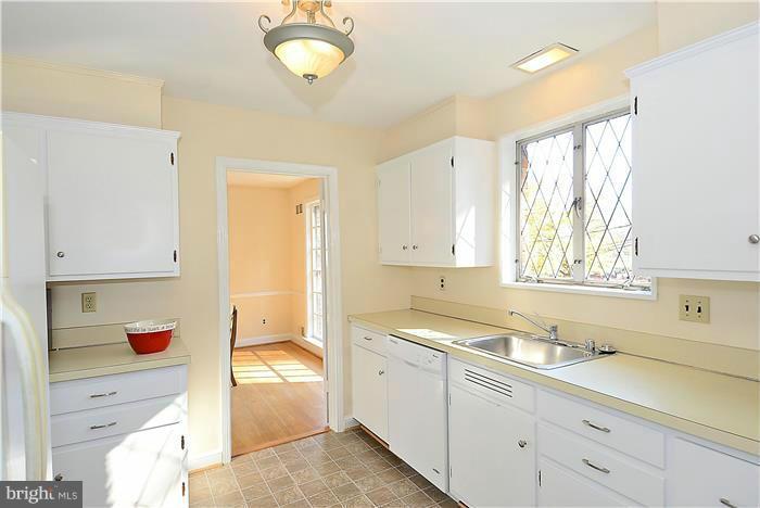 9204 Cedar Way Bethesda, MD 20814 - Photo 9 of 15 Kitchen