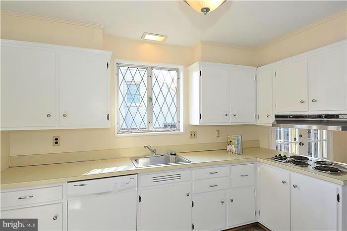 9204 Cedar Way Bethesda, MD 20814 - Photo 10 of 15 Kitchen