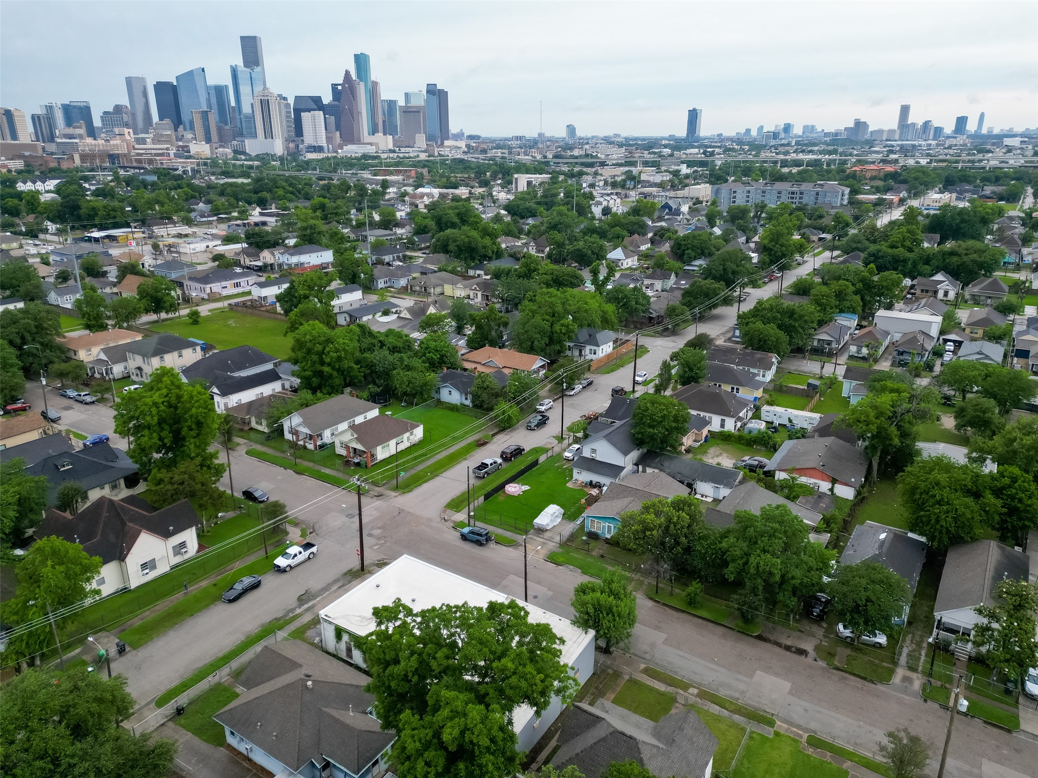 2102 Common Street Houston, TX 77009 - Photo 20 of 22 Conveniently located just minutes from Downtown Houston with easy access to major thoroughfares, employment centers, and local amenities.