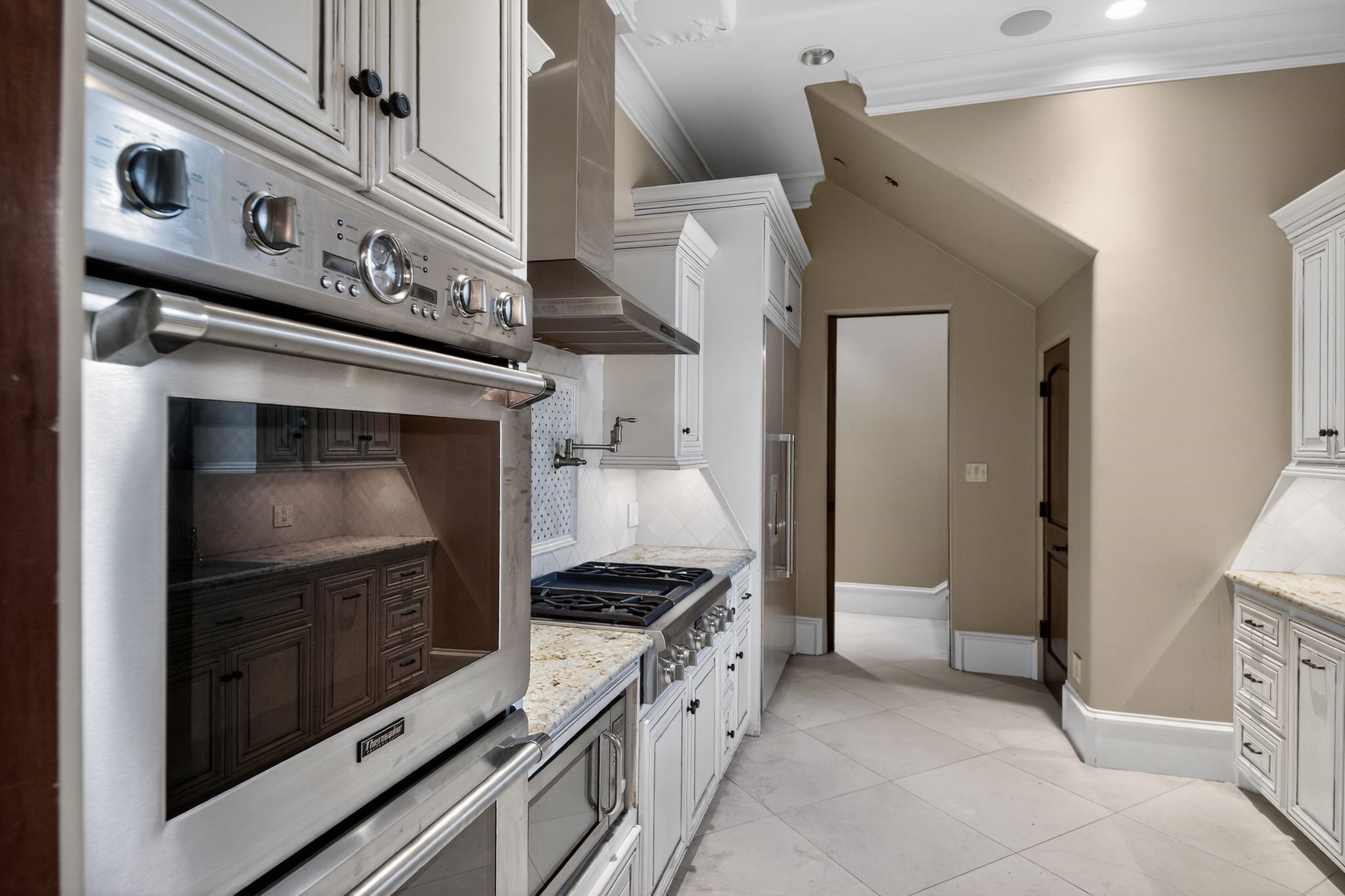 11117 Beinhorn Road Houston, TX 77024 - Photo 31 of 48 a kitchen with a stove and a microwave