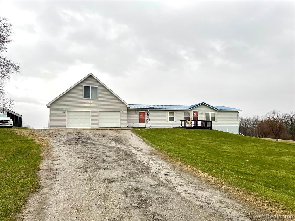 2948 West Brewer Road Owosso, MI 48867 - Photo 1 of 27