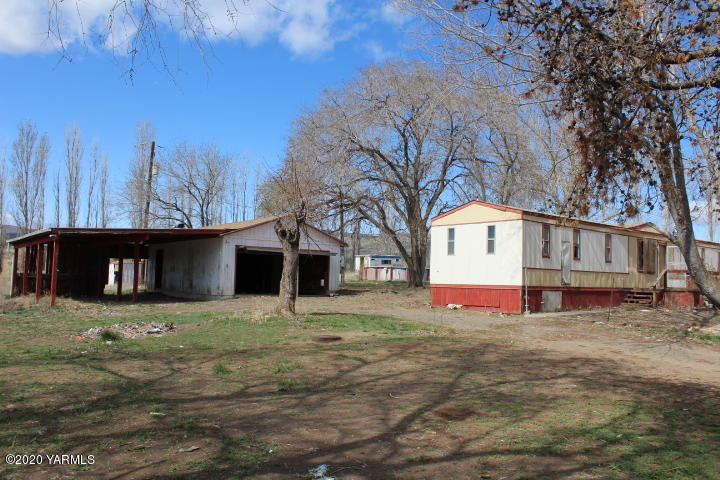 2812 Cook Road Yakima, WA 98908 - Photo 1 of 9 a view of a house with a yard