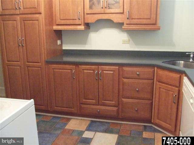 529 Country Club Road York, PA 17403 - Photo 4 of 24 Gallery Image 4