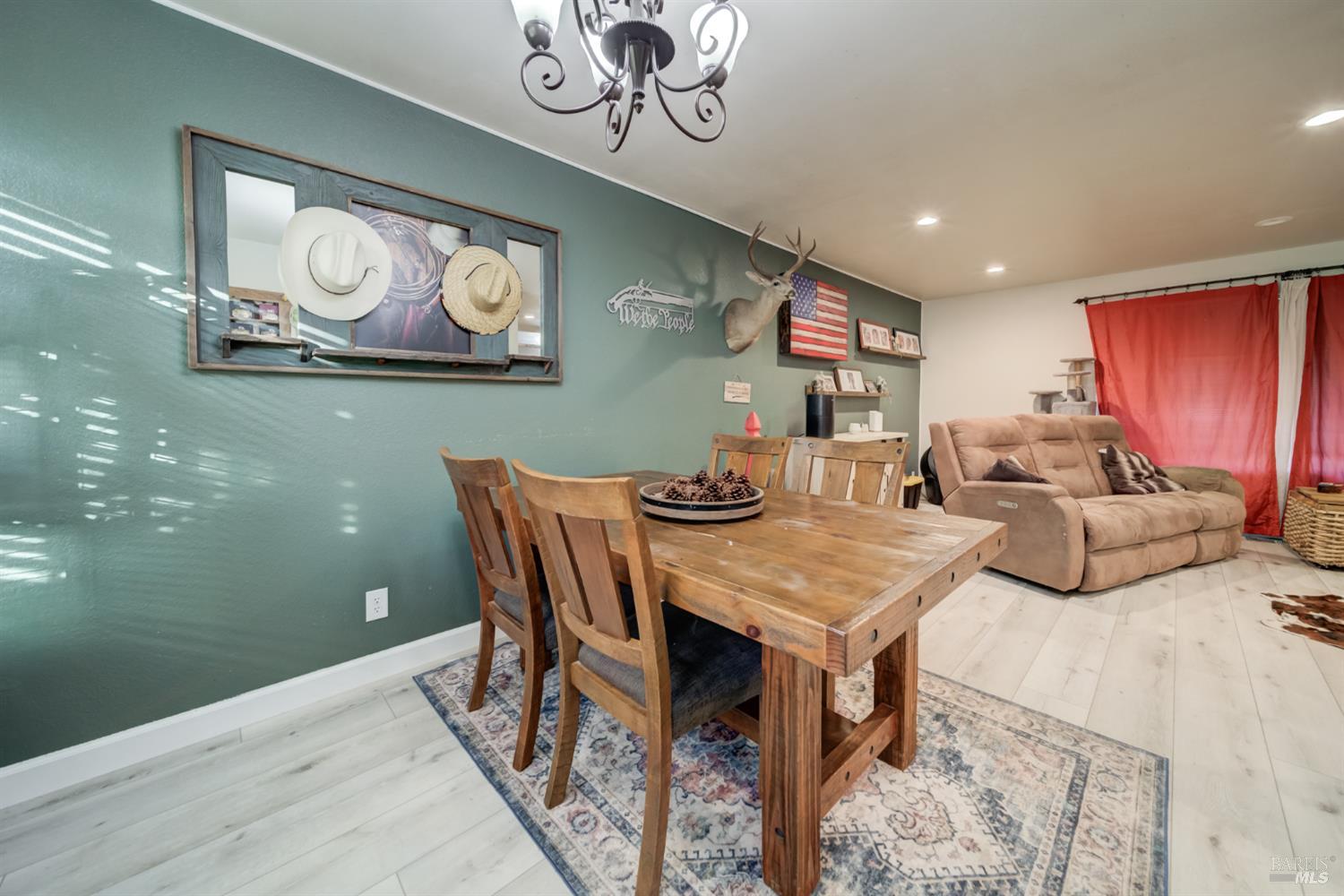 989 Suffolk Way Fairfield, CA 94533 - Photo 12 of 30 a view of a dining room with furniture