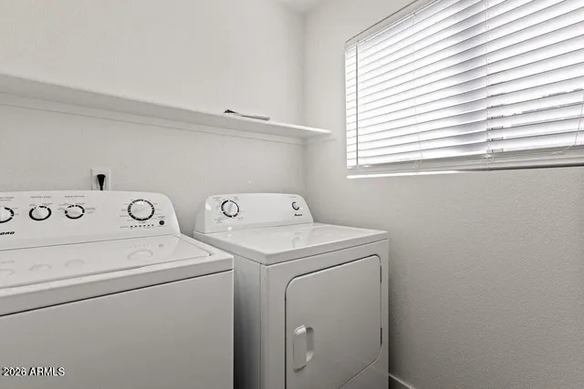 $2,195 | 1096 East Appaloosa Road, Gilbert, AZ 85296