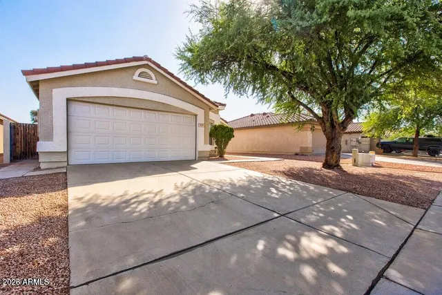 $2,195 | 1096 East Appaloosa Road, Gilbert, AZ 85296