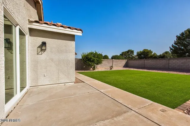 $2,195 | 1096 East Appaloosa Road, Gilbert, AZ 85296