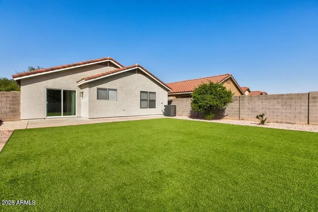 $2,195 | 1096 East Appaloosa Road, Gilbert, AZ 85296