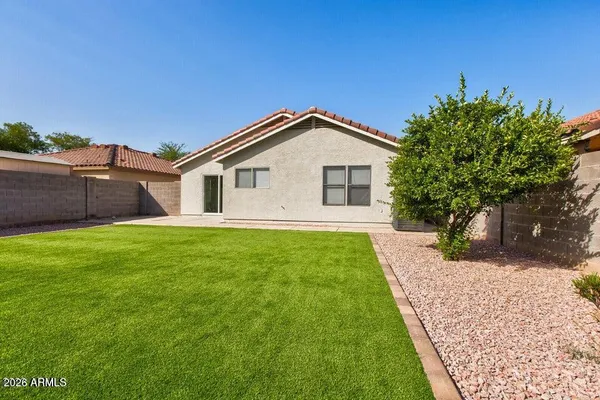 $2,195 | 1096 East Appaloosa Road, Gilbert, AZ 85296
