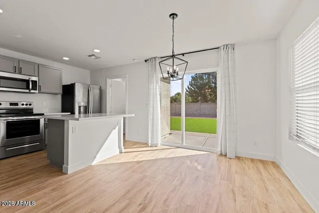 $2,195 | 1096 East Appaloosa Road, Gilbert, AZ 85296