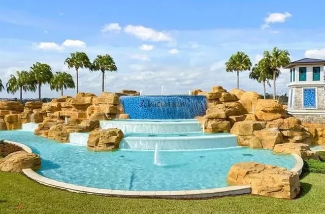 a view of a yard in front of house