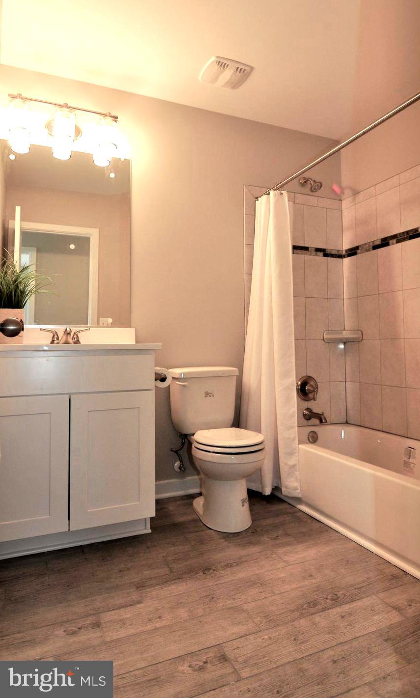 213 Meadow Road Pasadena, MD 21122 - Photo 19 of 30 Hall Bath with Gorgeous Tile Work