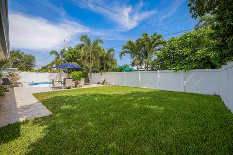 $998,000 | 2620 Northeast 53rd Street, Lighthouse Point, FL 33064