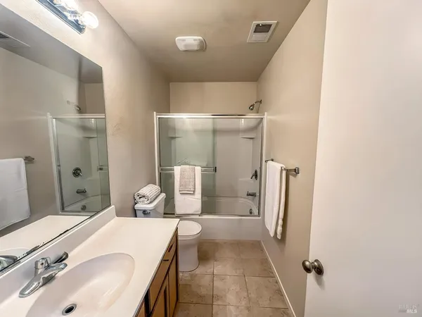 $1,249,000 | 2476-2480 Avignon Circle, Santa Rosa, CA 95403