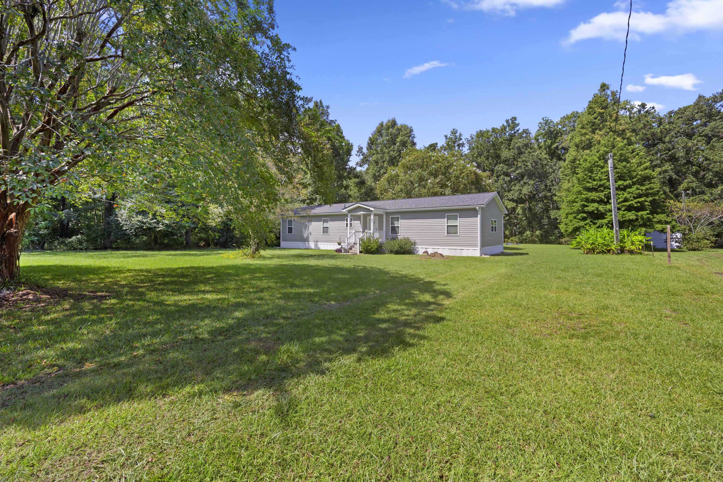 139 Reed Street Summerville, SC 29483 - Photo 3 of 32 243A2578