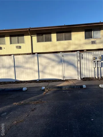 $85,900 | 8787 Sieloff Drive, Hazelwood, MO 63042