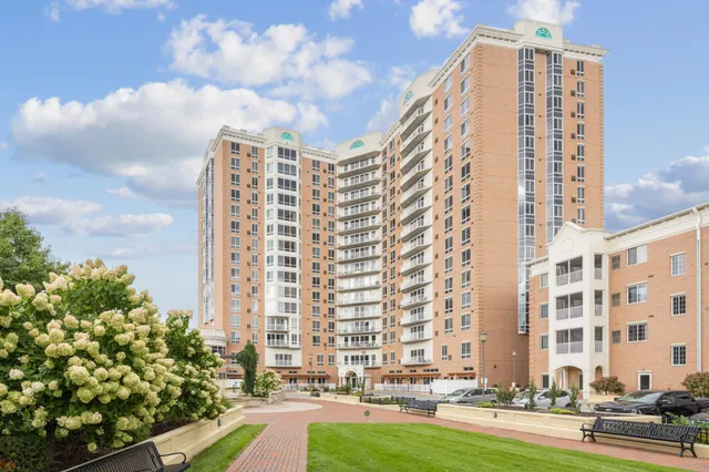 $279,900 | 6600 Lyndale Avenue South, Unit 700, Richfield, MN 55423