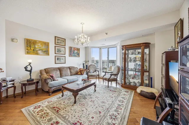 $279,900 | 6600 Lyndale Avenue South, Unit 700, Richfield, MN 55423