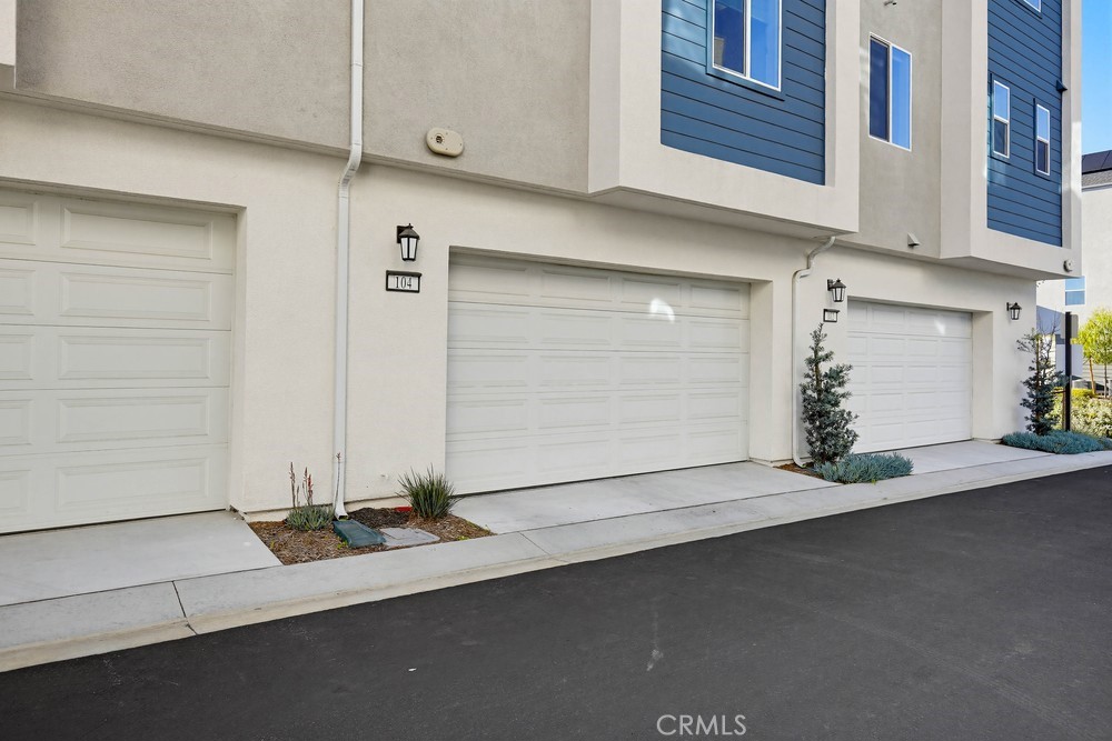 104 Restore Irvine, CA 92618 - Photo 27 of 35 2 car side by side garage