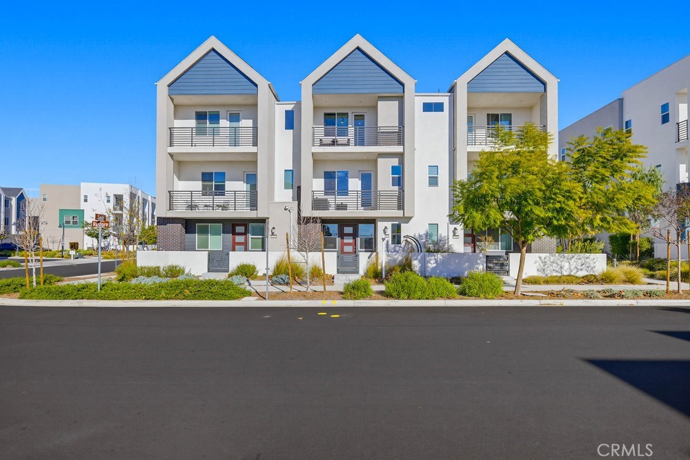 104 Restore Irvine, CA 92618 - Photo 35 of 35 House sits between two homes