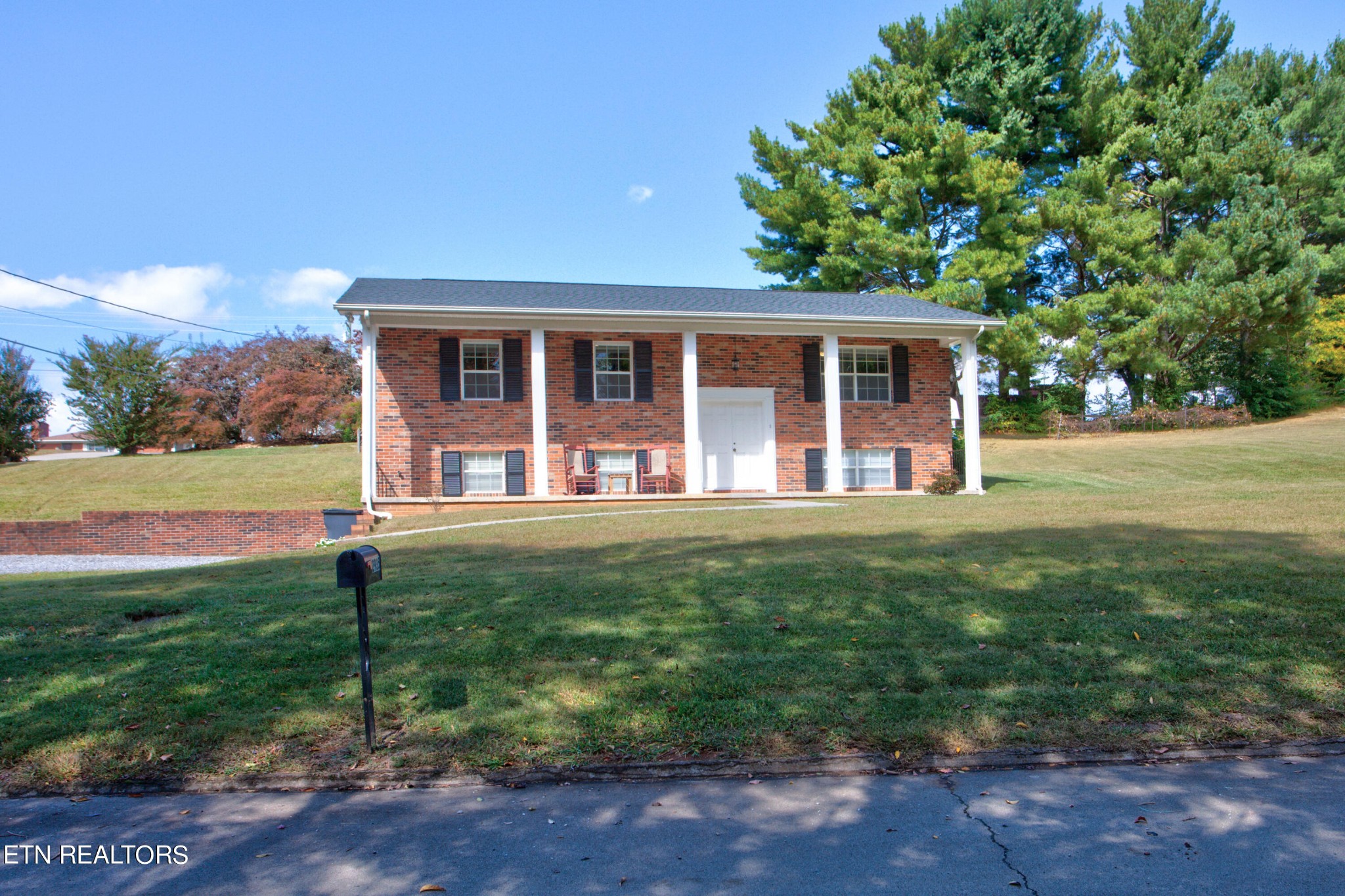 2935 Rambling Road Maryville, TN 37801 - Photo 2 of 40 Gallery Image 2