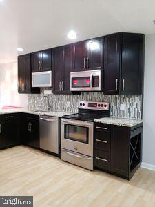 1329 Northgate Square Reston, VA 20190 - Photo 12 of 36 Gourmet Kitchen