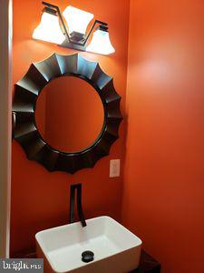 1329 Northgate Square Reston, VA 20190 - Photo 15 of 36 Powder Room