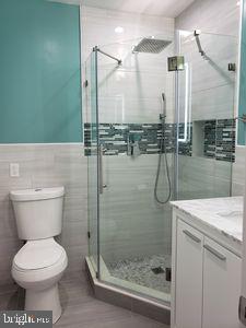 1329 Northgate Square Reston, VA 20190 - Photo 21 of 36 Master Bath