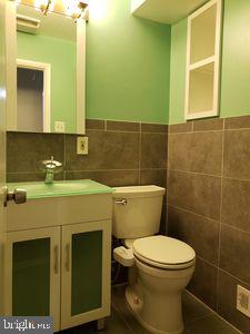 1329 Northgate Square Reston, VA 20190 - Photo 26 of 36 Hall Bath