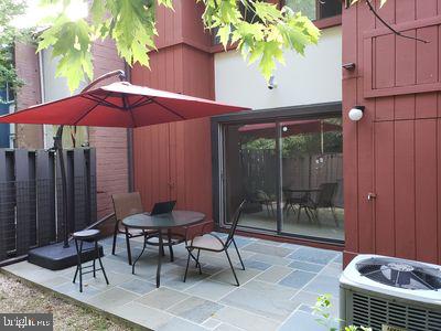 1329 Northgate Square Reston, VA 20190 - Photo 28 of 36 Private Rear Yard