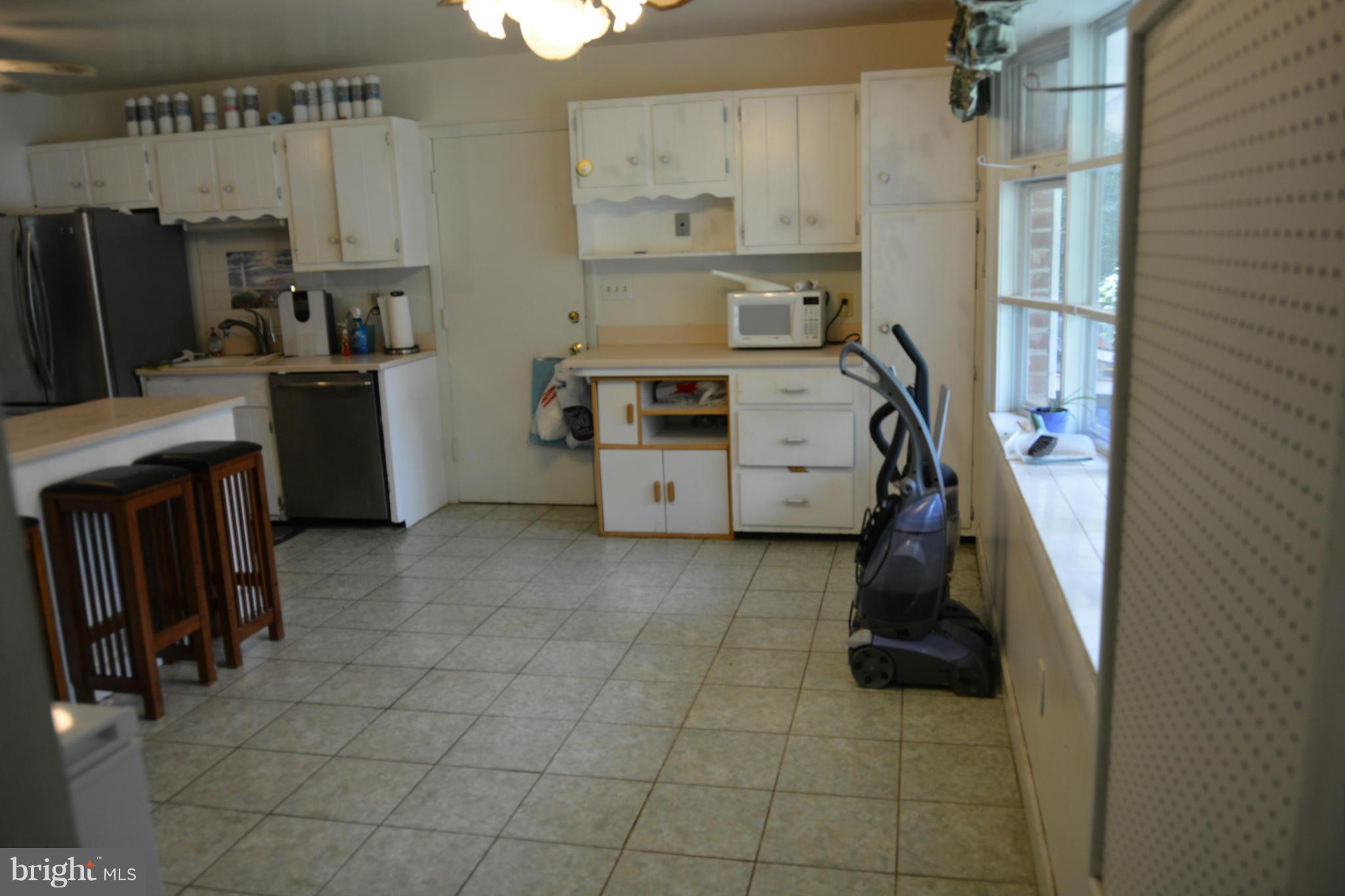 12612 Deoudes Road Boyds, MD 20841 - Photo 2 of 11 Kitchen