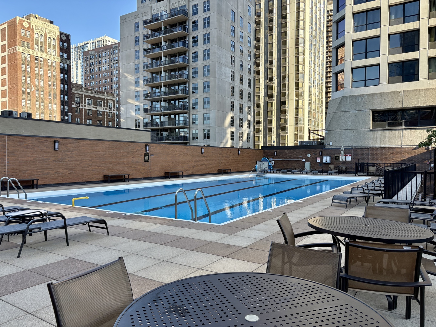 1030 North State Street, Unit 35K Chicago, IL 60610 - Photo 19 of 28 a swimming pool with outdoor seating