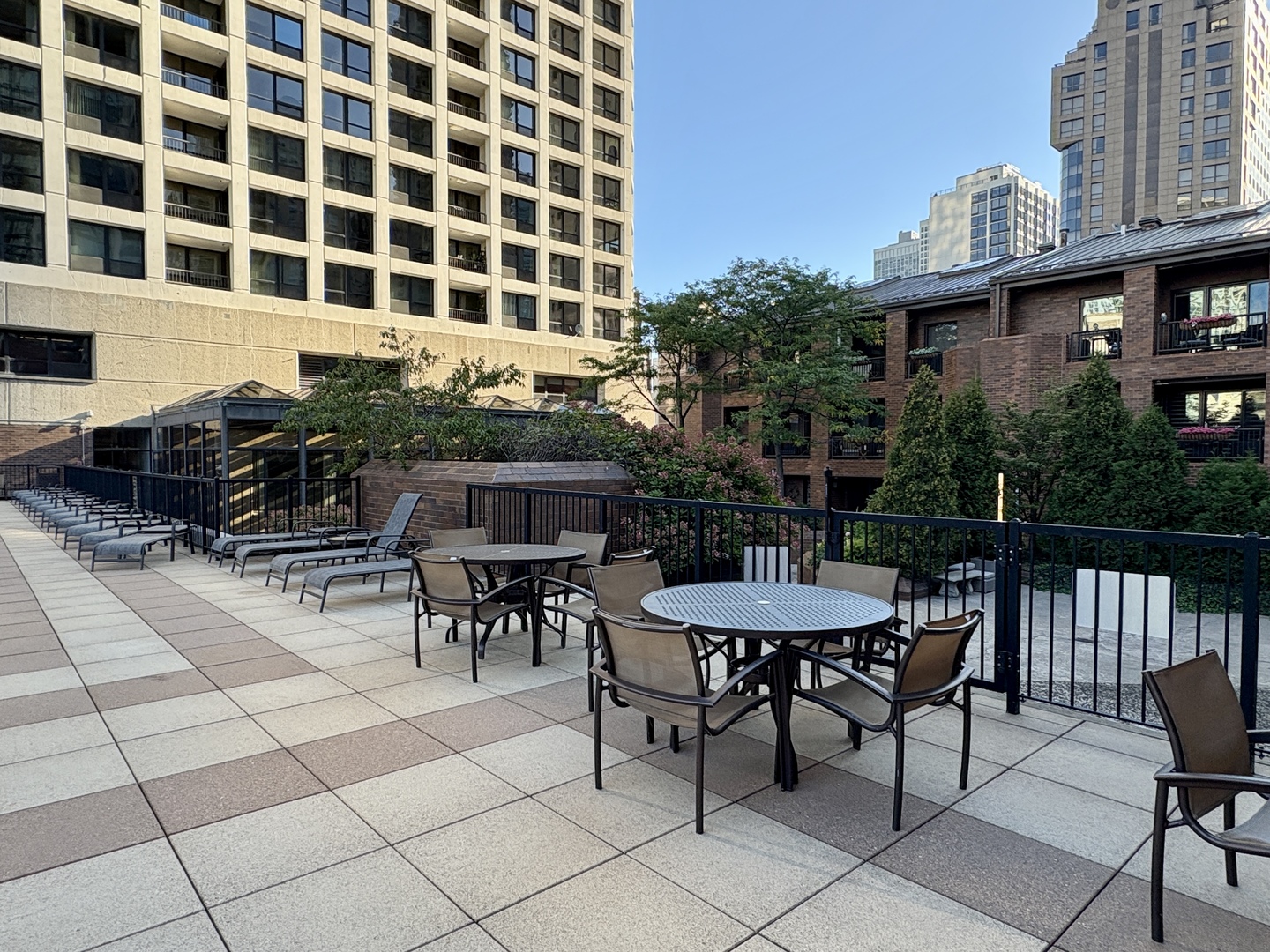 1030 North State Street, Unit 35K Chicago, IL 60610 - Photo 22 of 28 a view of a table and chairs in patio